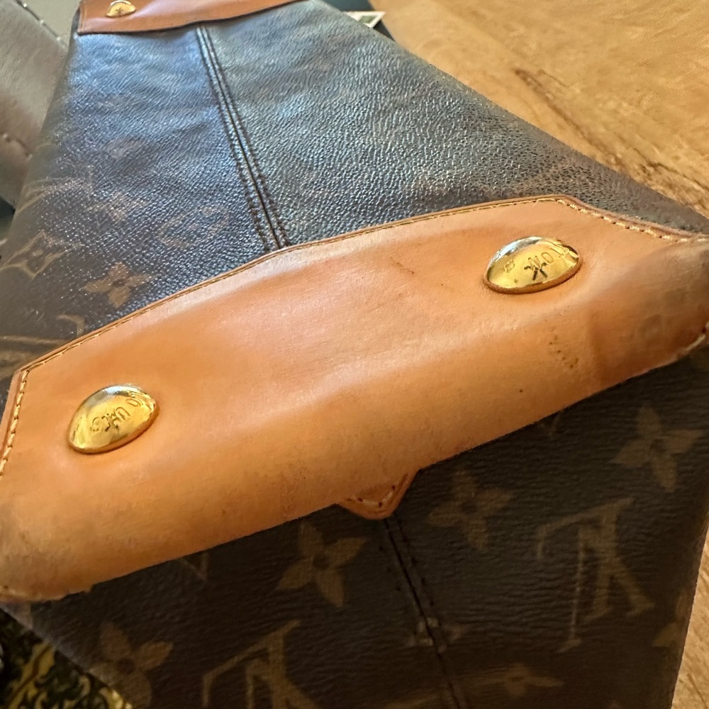 Louis Vuitton Wilshire Tote - Picture 8 of 14